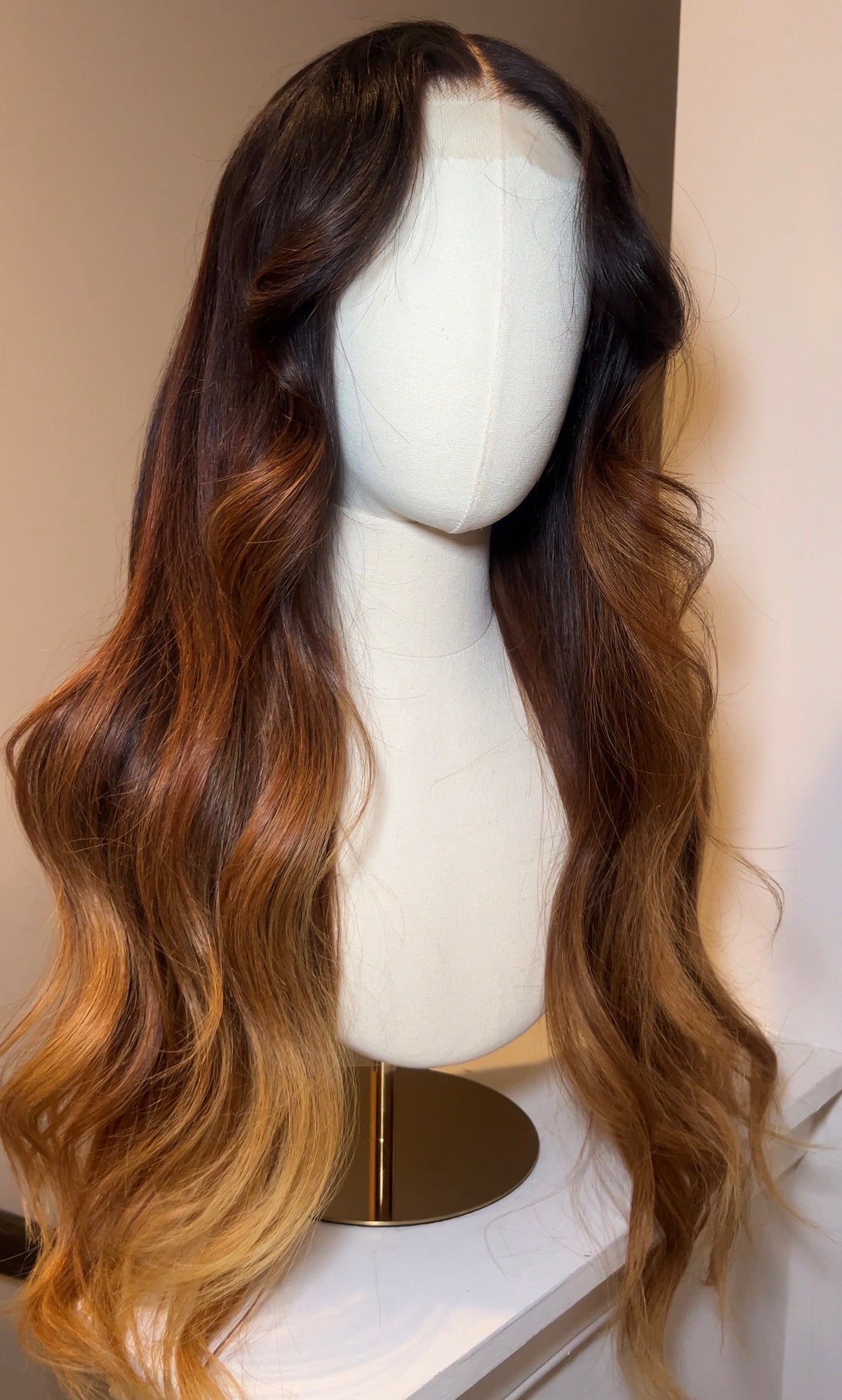 Topaz-22" Highlighted Wig (S)