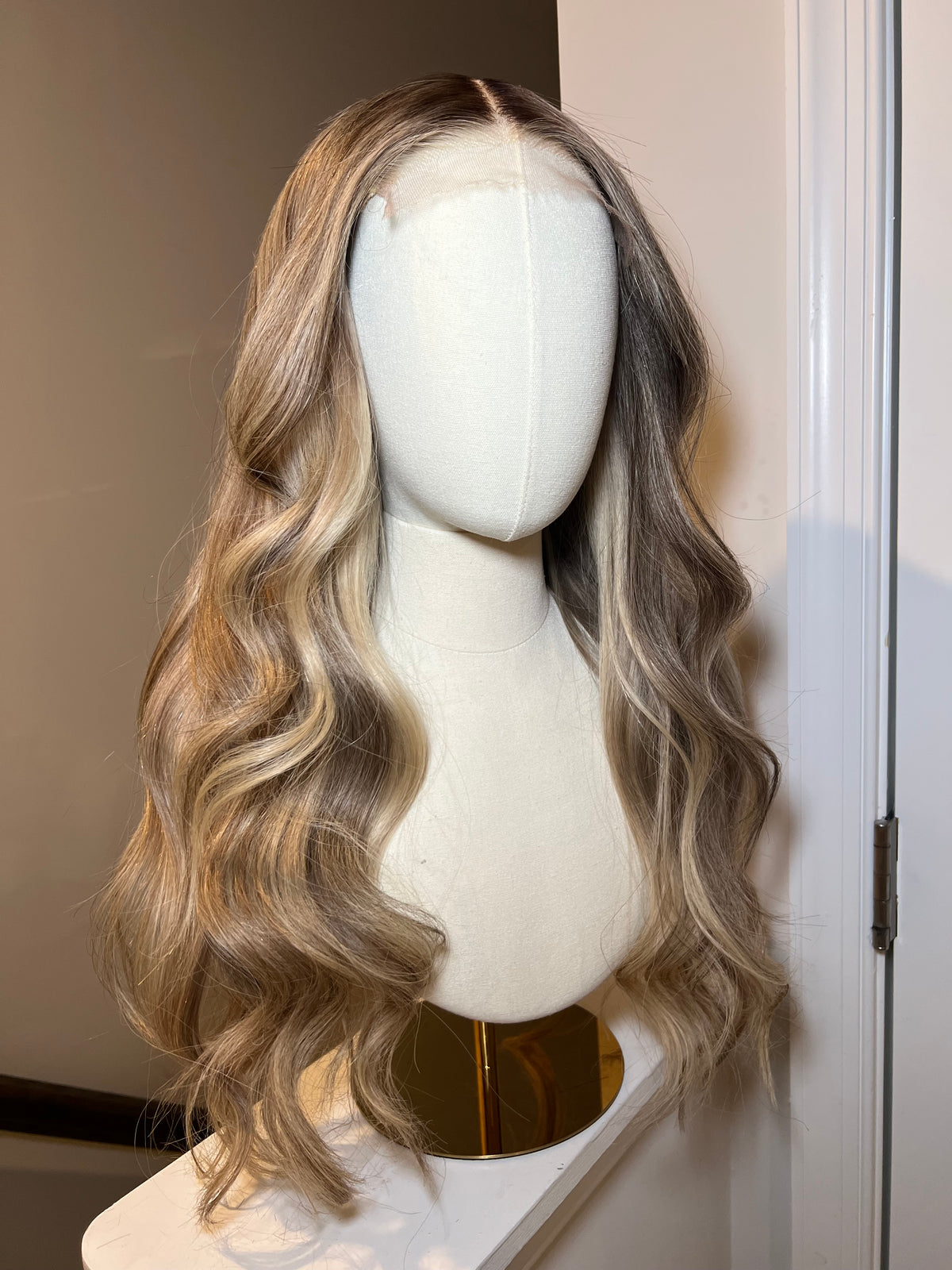White Opal-20” 613 Highlighted Wig (S)