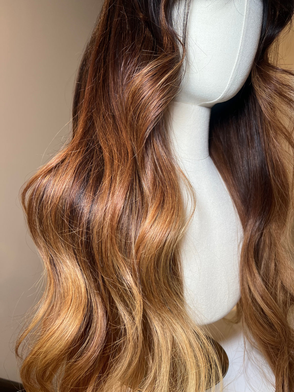 Topaz-22" Highlighted Wig (S)