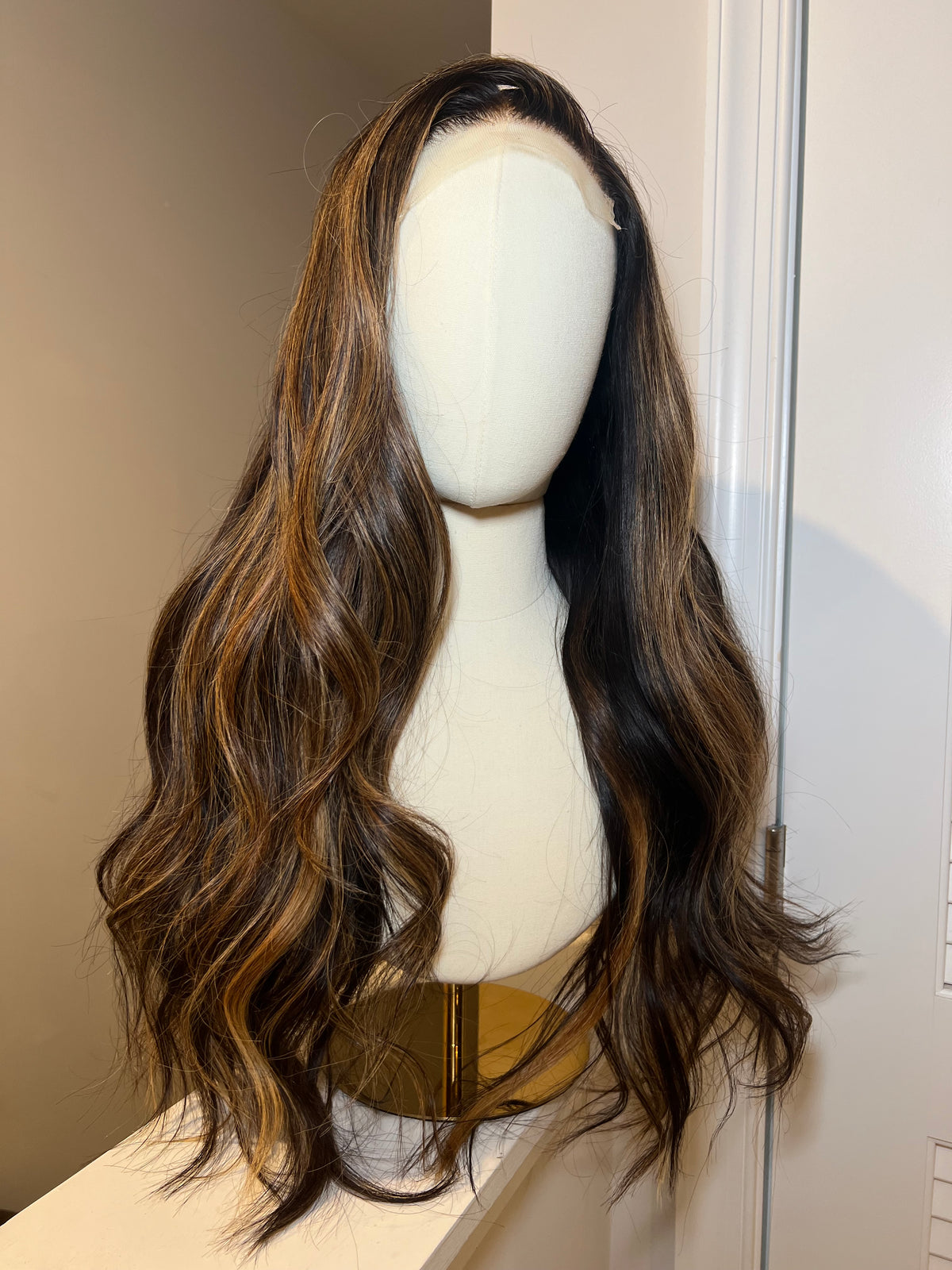 Moonstone-20" Highlighted Wig (M)