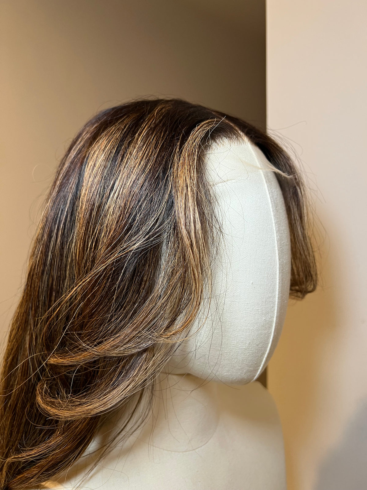 Moonstone II- 20" Highlighted Wig (M)