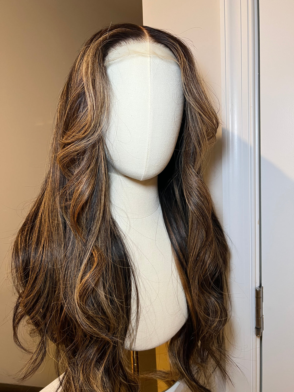 Moonstone II- 20" Highlighted Wig (M)
