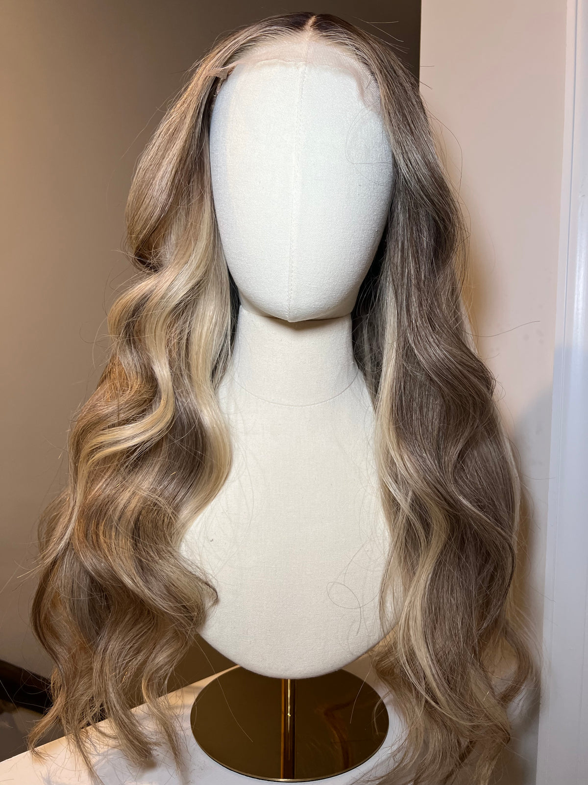 White Opal-20” 613 Highlighted Wig (S)