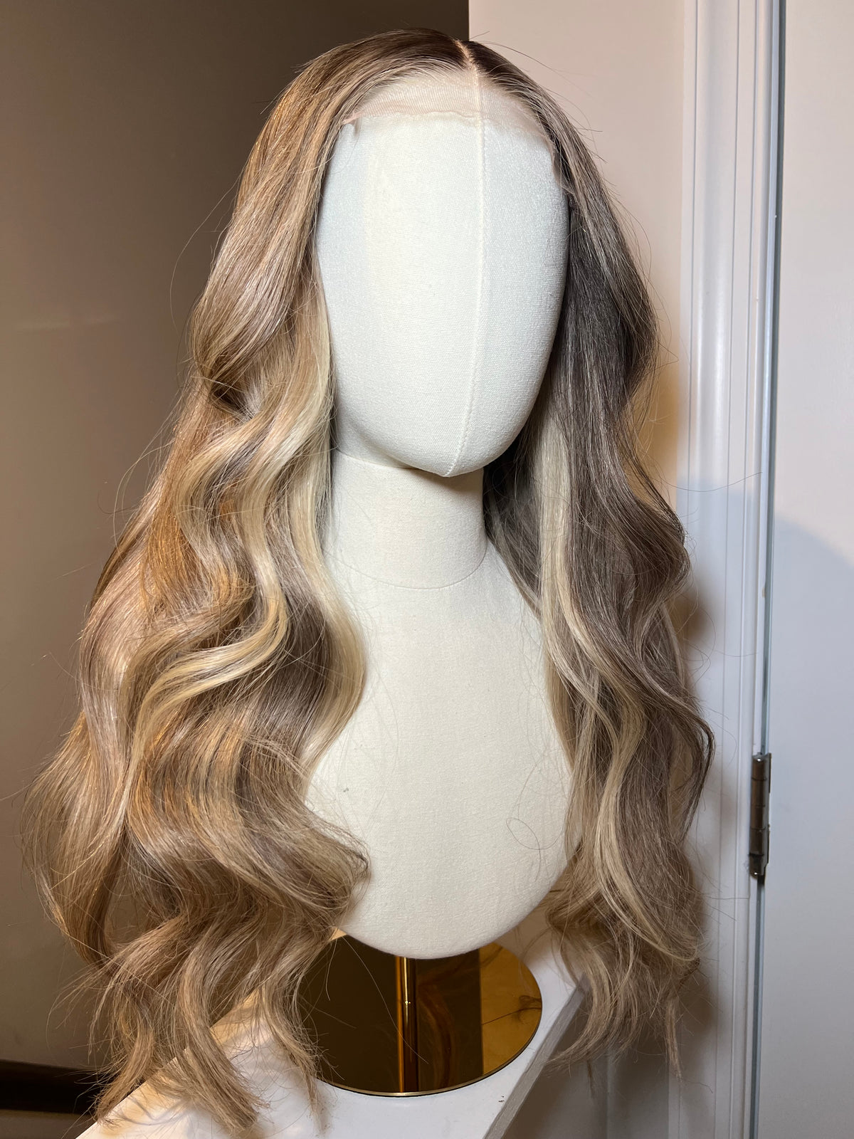 White Opal-20” 613 Highlighted Wig (S)