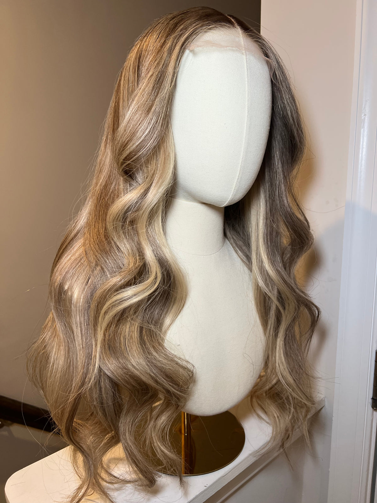 White Opal-20” 613 Highlighted Wig (S)