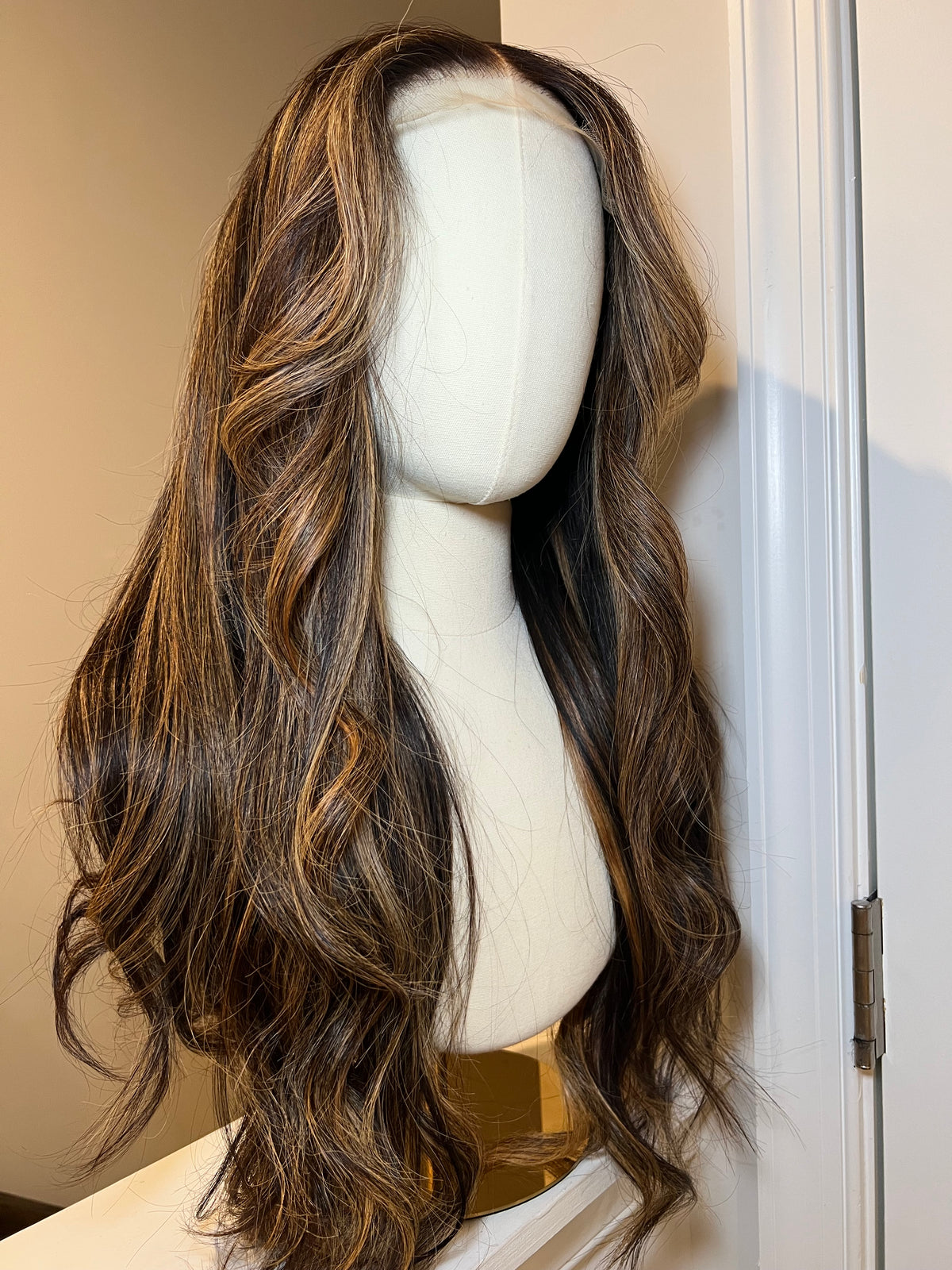 Moonstone II- 20" Highlighted Wig (M)