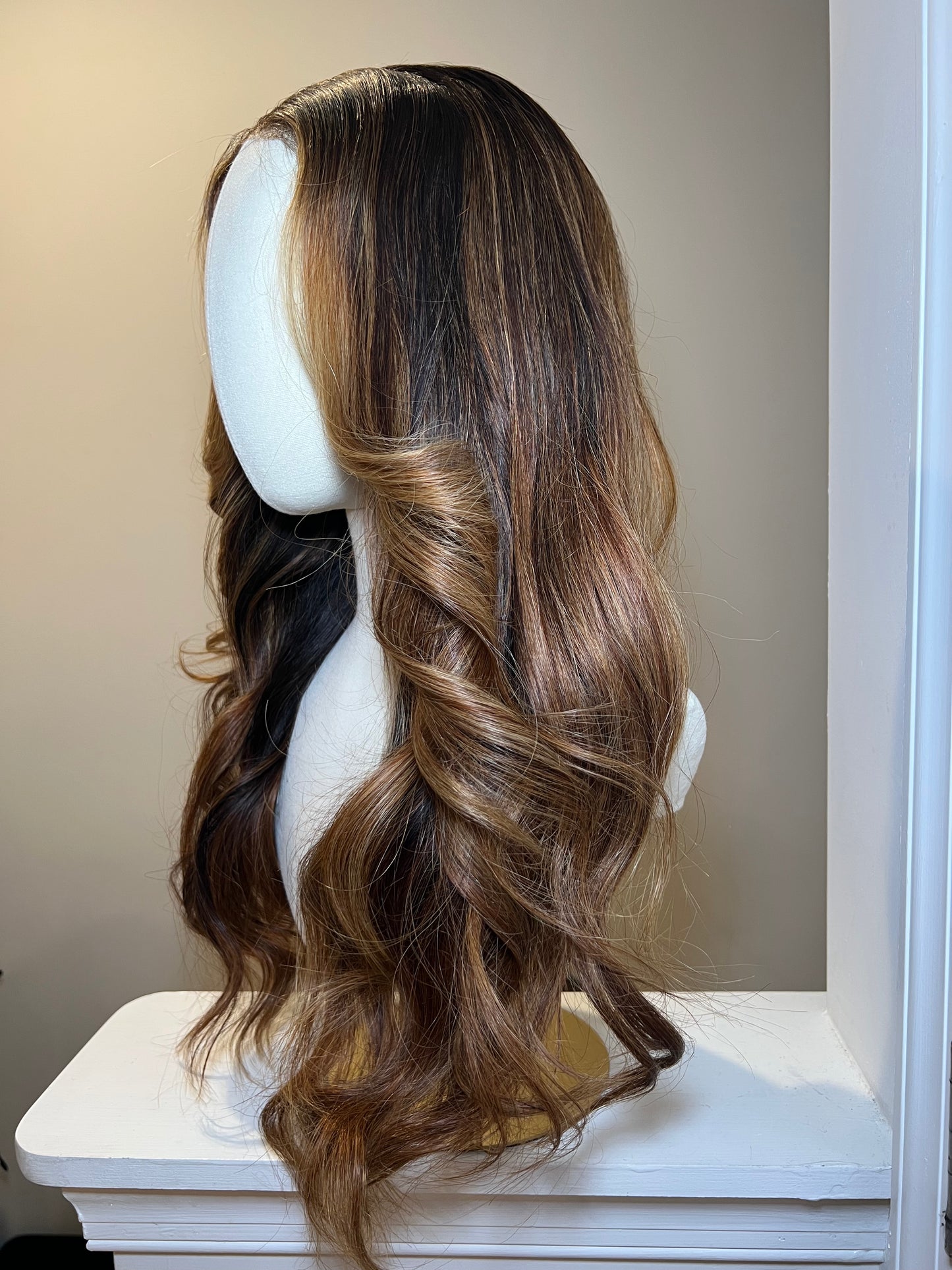 Sol- 18" Highlighted Wig (M)